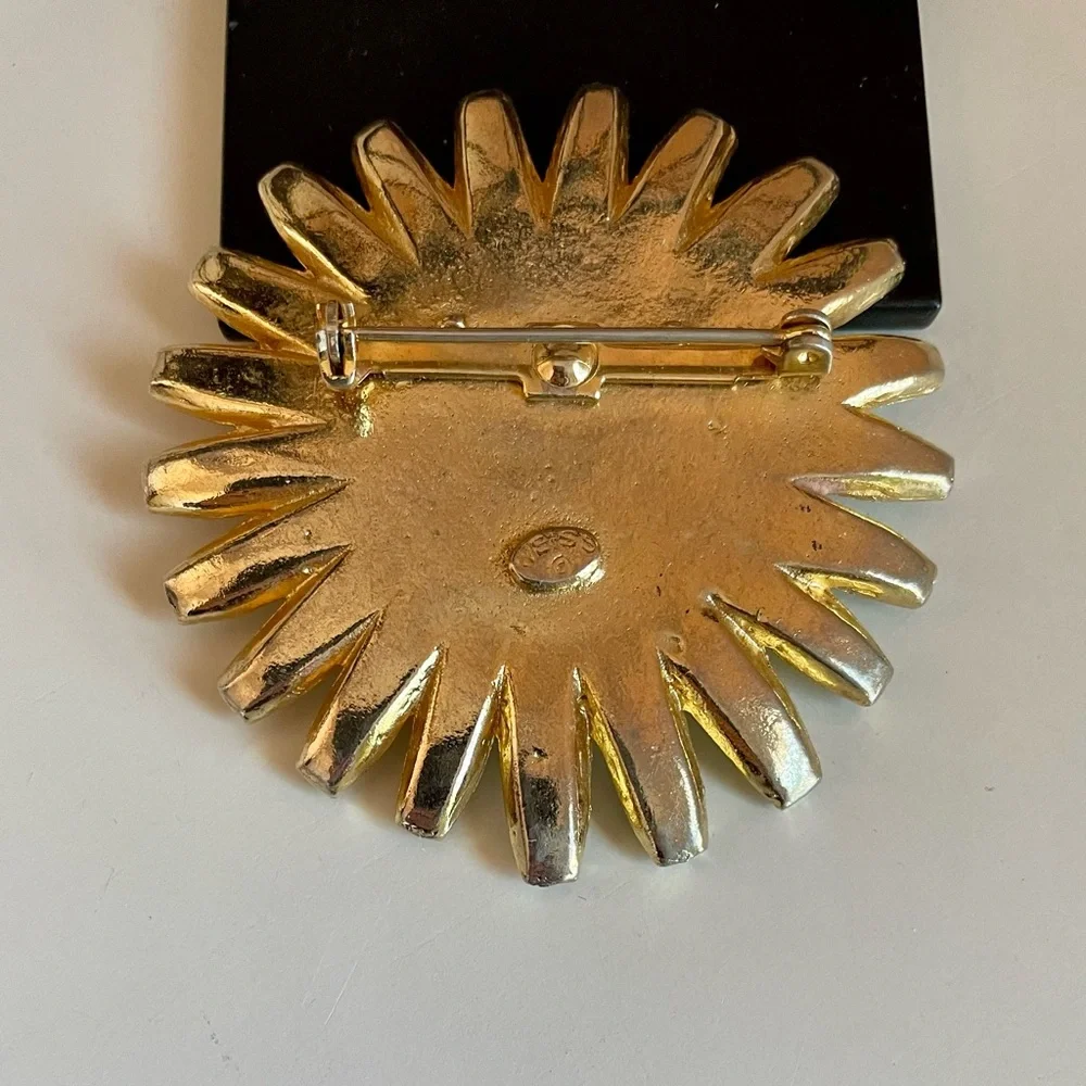 Vintage Signed Weiss Daisy Flower Brooch Enamel And Goldtone Metal - Picture 4 of 6